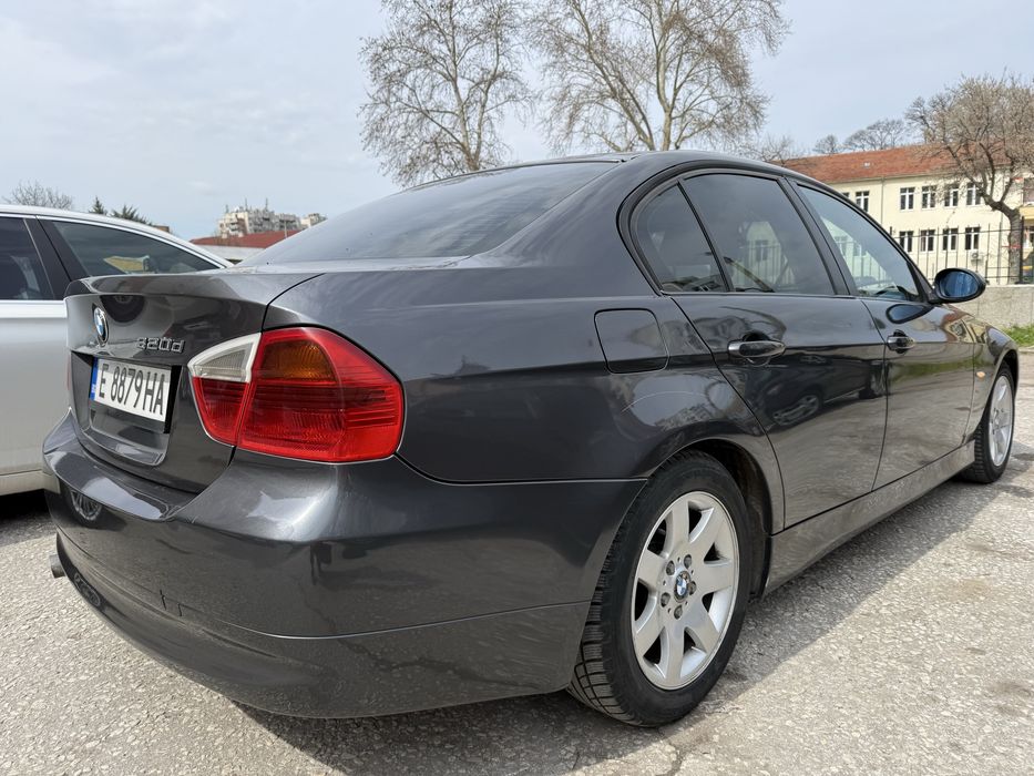 Продавам BMW 320D E90