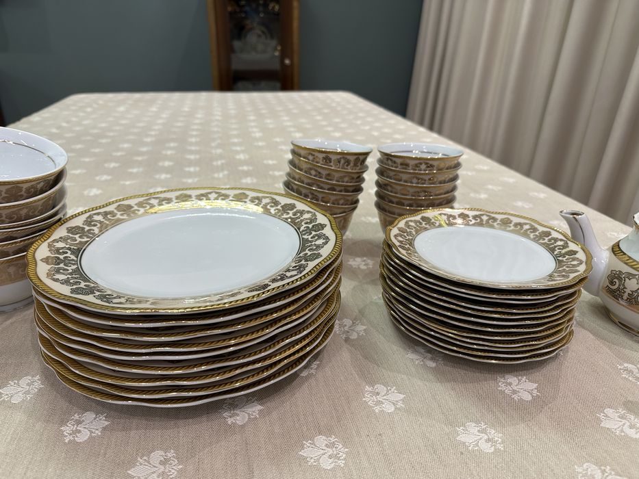 Продается чайно-столовый сервиз на 12 персон