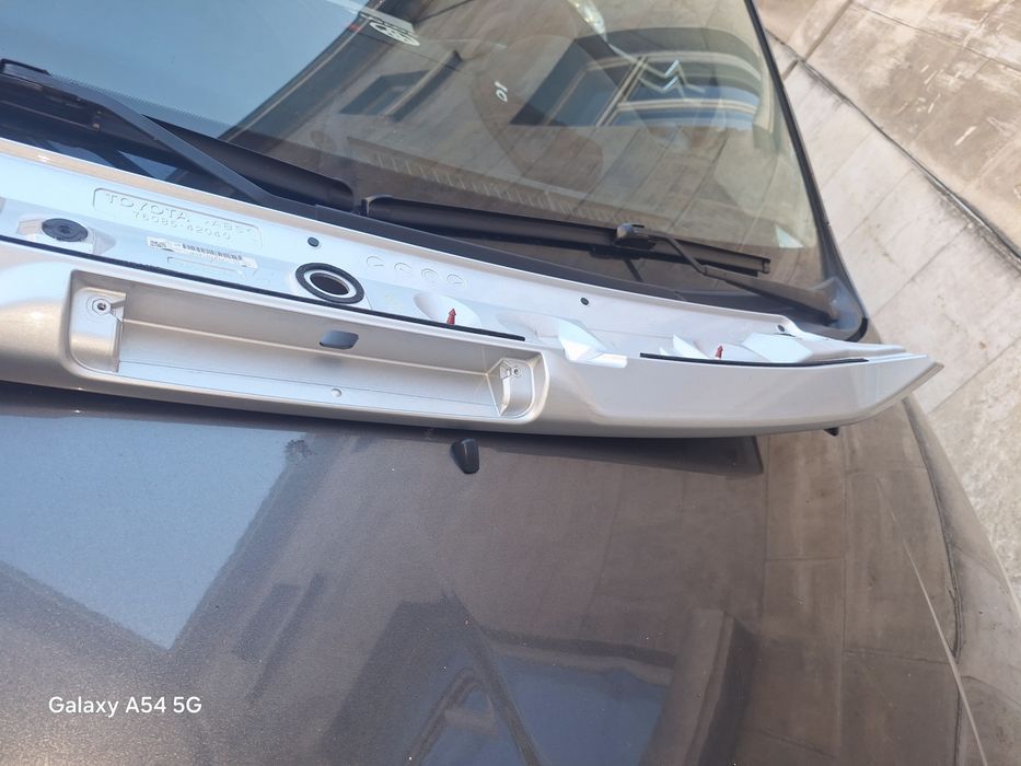 Спойлер 5-та врата РАВ 4. 2013г-нов