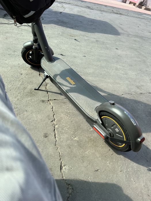 Продам электро самокат ninebot G30P в отличном состоянии