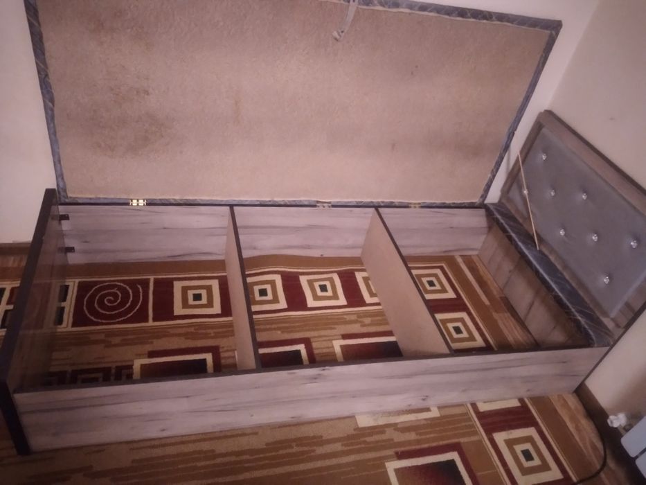 Кровать для спальни