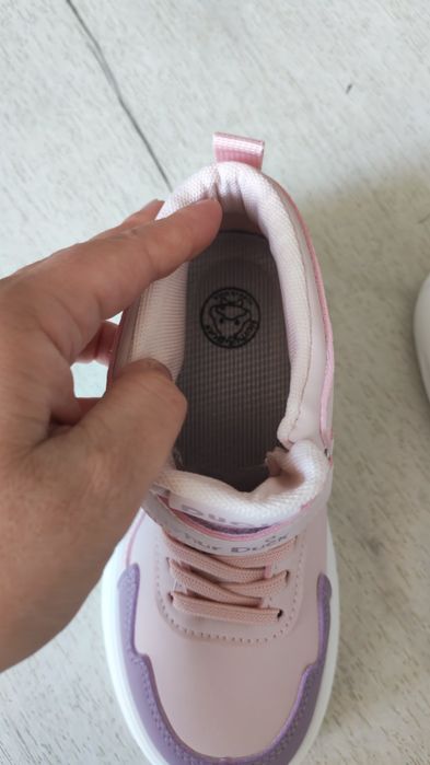 Новые детские кроссовки