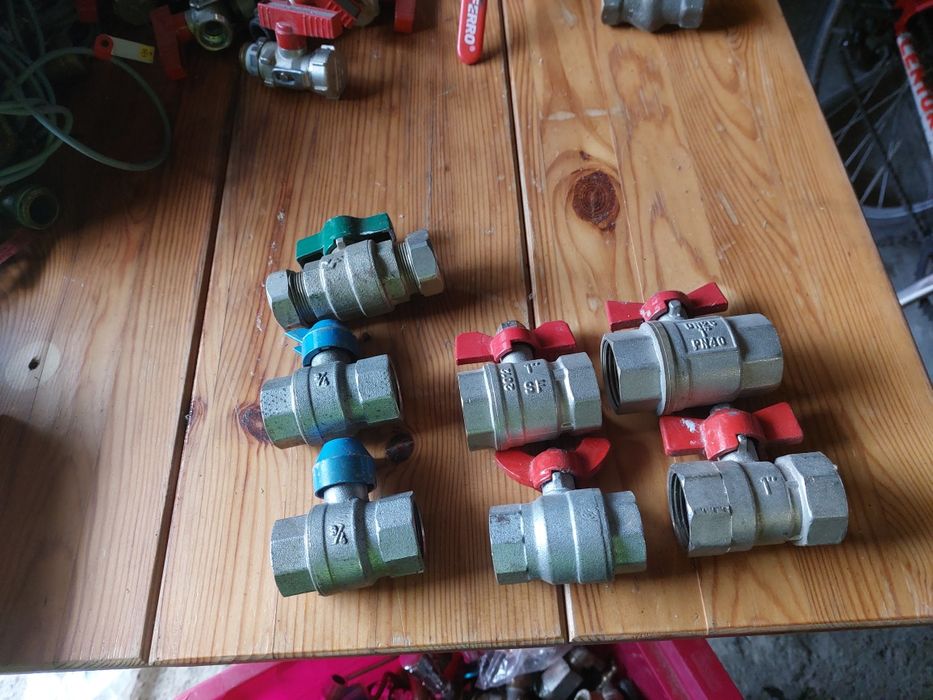 Vând robineți de toate felurile