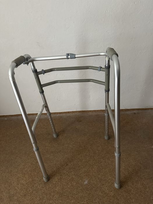 проходилка за възрастни и трудно подвижни хора