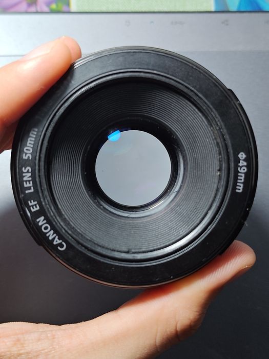 Vând Canon EOS 4000D + EF 50mm f1.8 + EF-S 18-55mm f3.5/5.6 III