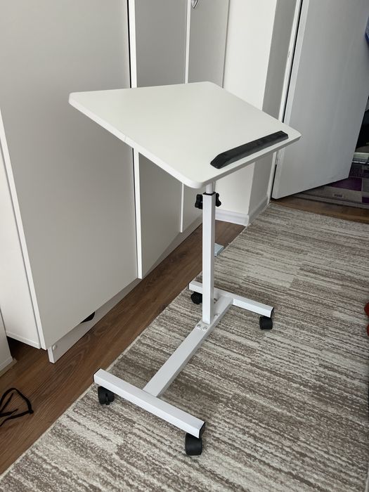 Стол регулируемый