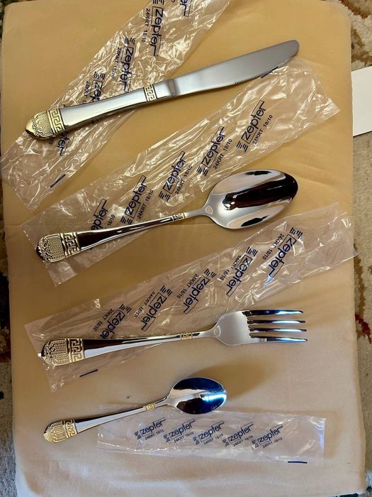 Столовый прибор на 12 персон