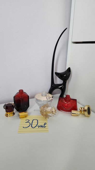 Стъклени шишенца за парфюм