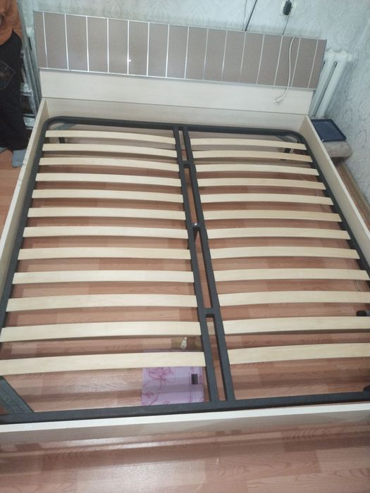 Продам спальный гарнитур