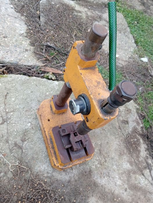 Vând presă mecanică