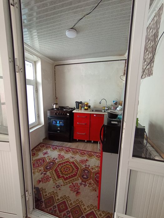 Продается 3 жилой комнатный дом на одной сотке ориентир метро Максима