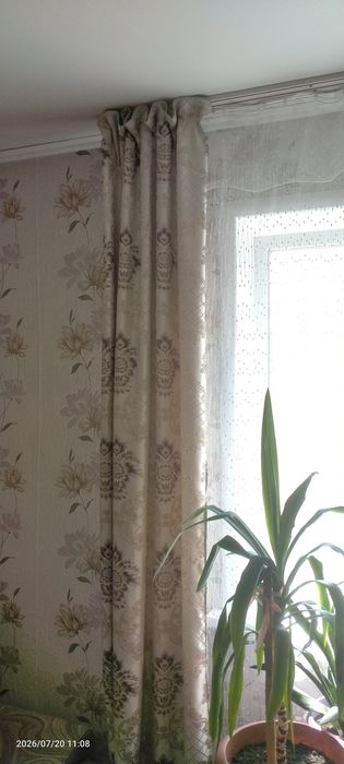 Умывальник, шторы, тюль, книги