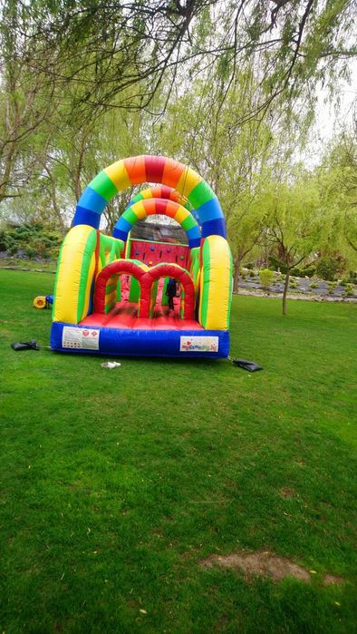 Надуваем батут, надуваема пързалка, надуваем замък под наем