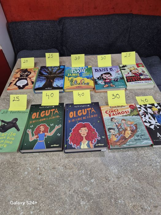 Vând cărți de povești