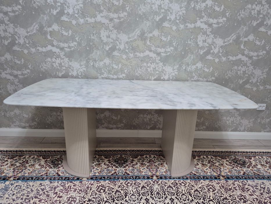 Продается мраморный стол