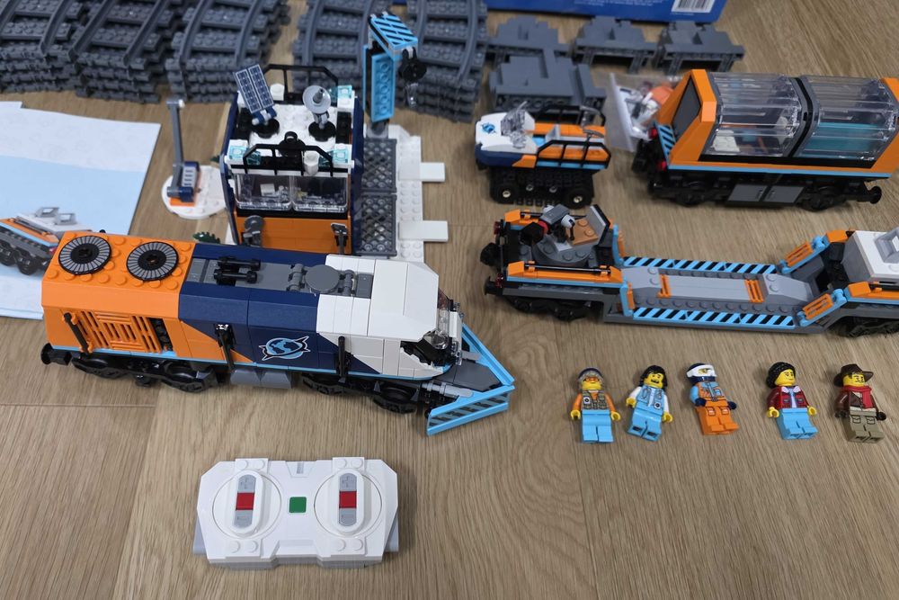 LEGO City - Trenul expres al exploratorilor spre Polul Arctic