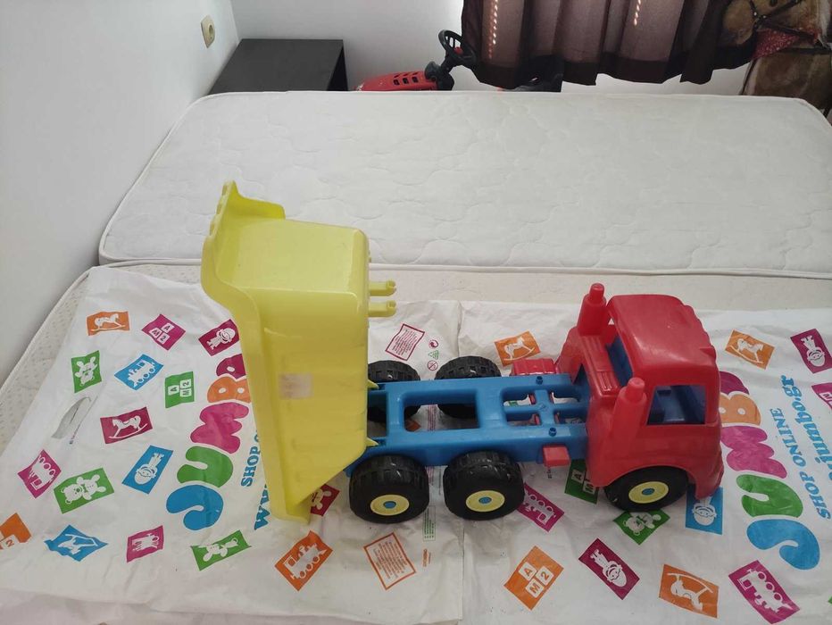 Детски камион с каросерия