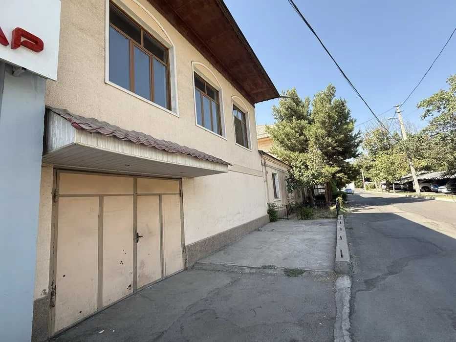 ЛАБЗАКда 6 хонали ховли ижарага берилади, хостелга хам.