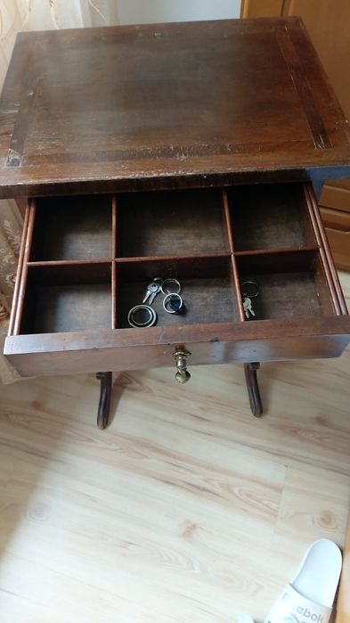 Vând mobilier vechi