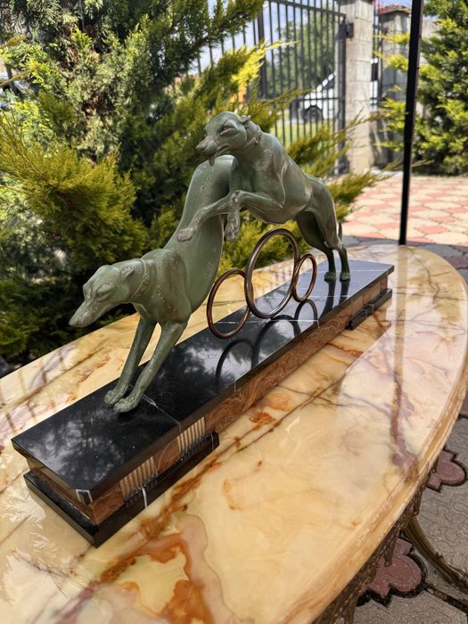Statueta Art Deco - metal pe soclu de marmura
