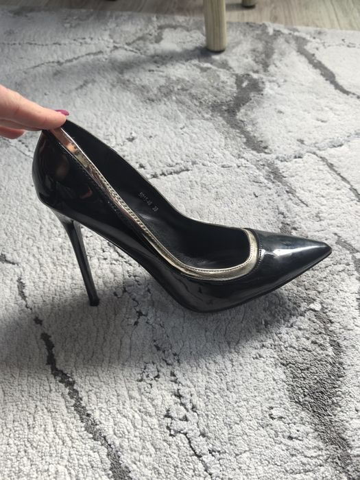 Дамски елегантни обувки на висок ток