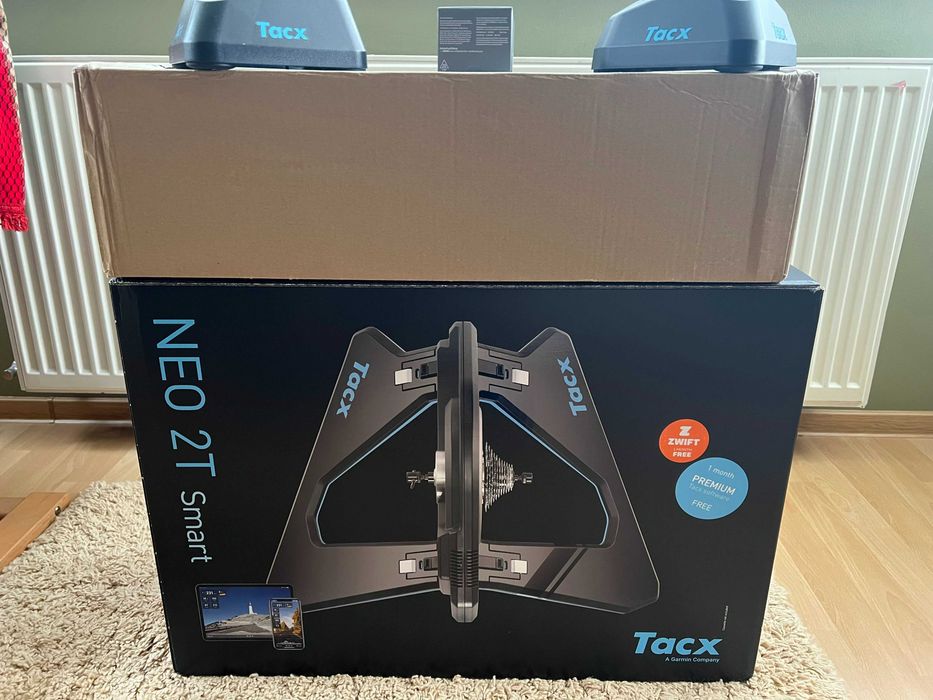 Home trainer Tacx NEO 2T Smart + Pachet accesorii