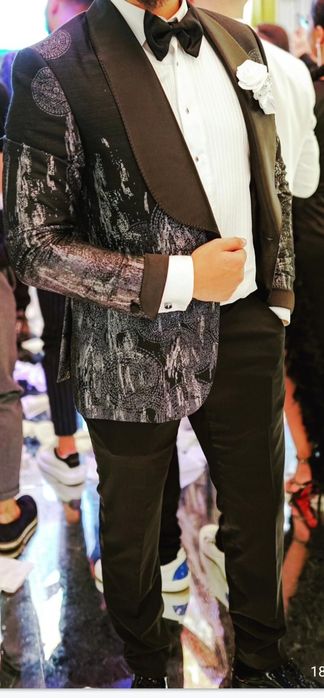 Costum elegant barbatesc