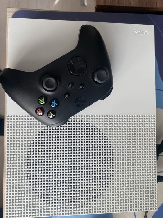 Продам Xbox One S