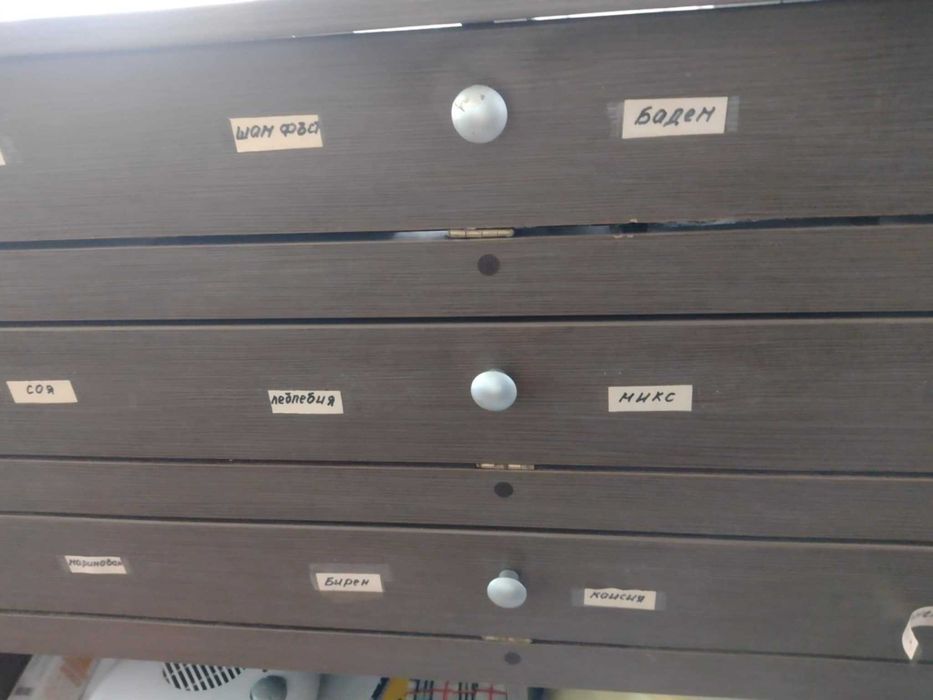 Витрина за бонбони и ядки