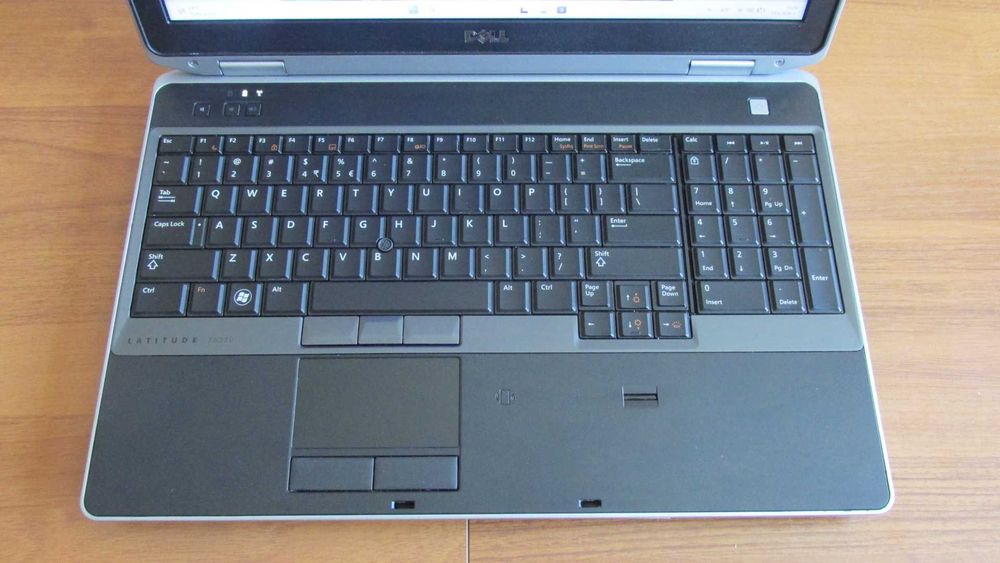 15.6 инча Dell с Intel i7,SSD,Full HD,подсветка