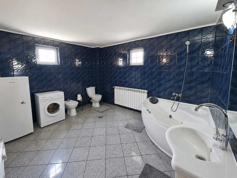 Casa spatioasa cu teren de 2450m2