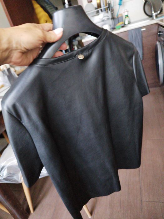 Liu•Jo нова блуза с къс ръкав от еко кожа