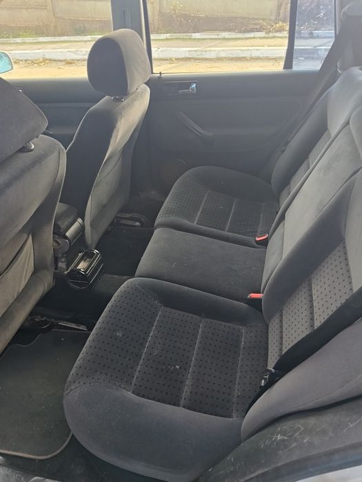 Volkswagen Golf 2000 diesel, 1.077 € — imagine 2