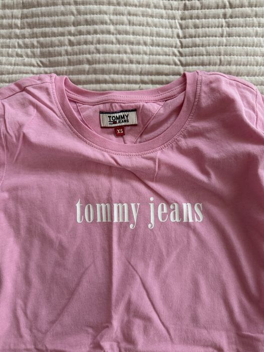 Розова тениска на Tommy jeans