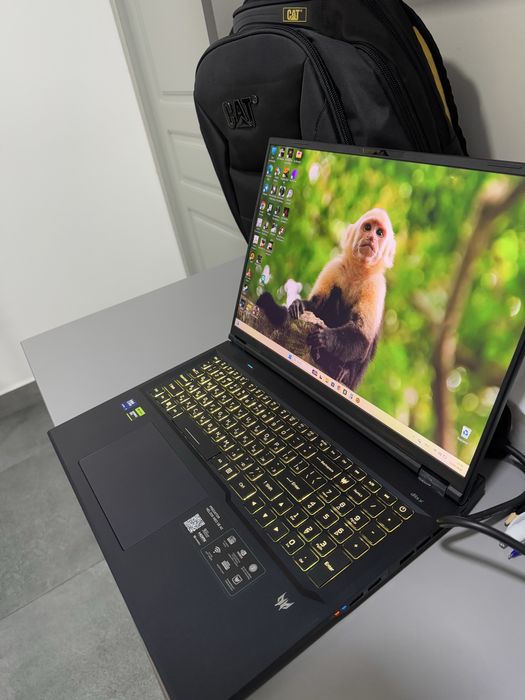 Predator Helios 18 AI — максимальная комплектация, идеал.