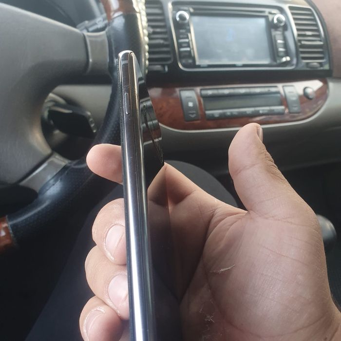 Самсунг С 10+ S10+