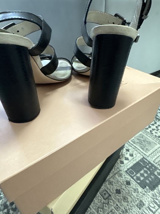 Продам босоножки Nursace 38 размер