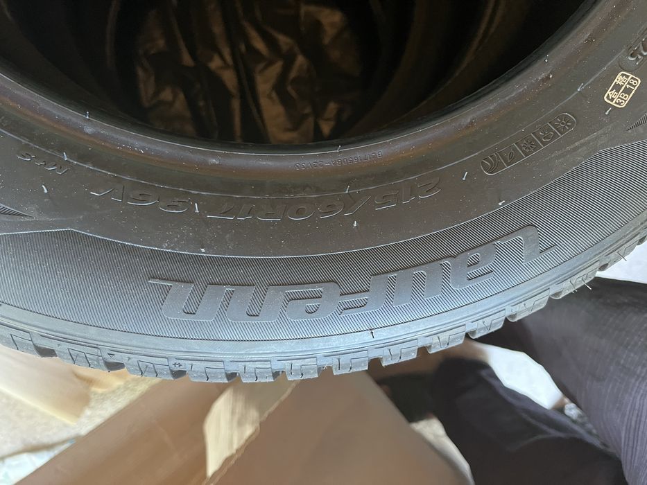 Гуми ВСЕСЕЗОННИ НОВИ Laufenn 215/60/17