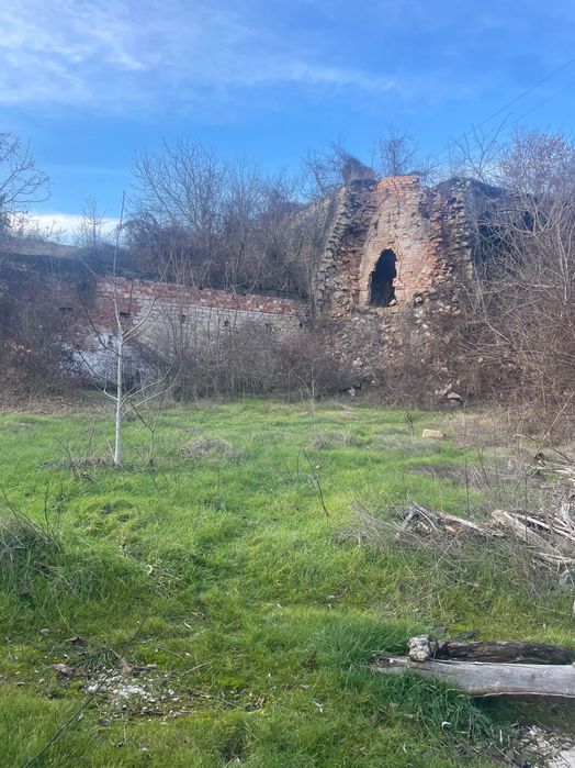 Собствени съседни терени в с.Крушуна над Водопадите и до селото-Асфалт