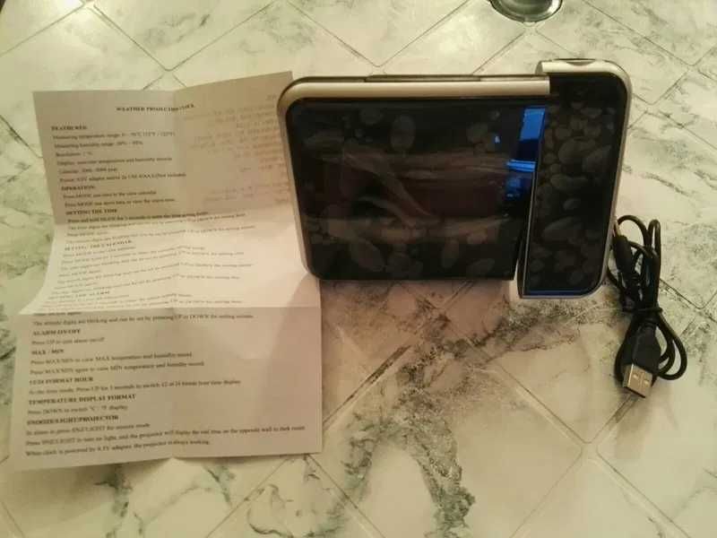 Цифров настолен часовник, с проектор, будилник, време, дата