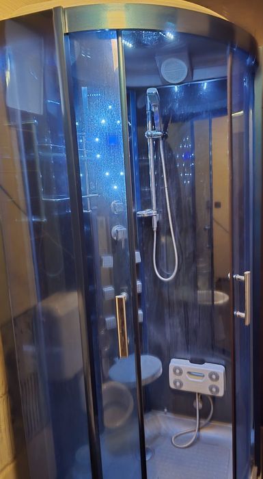Cabina de dus cu hidromasaj