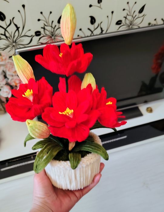 Ghiveci din sârmă plușată