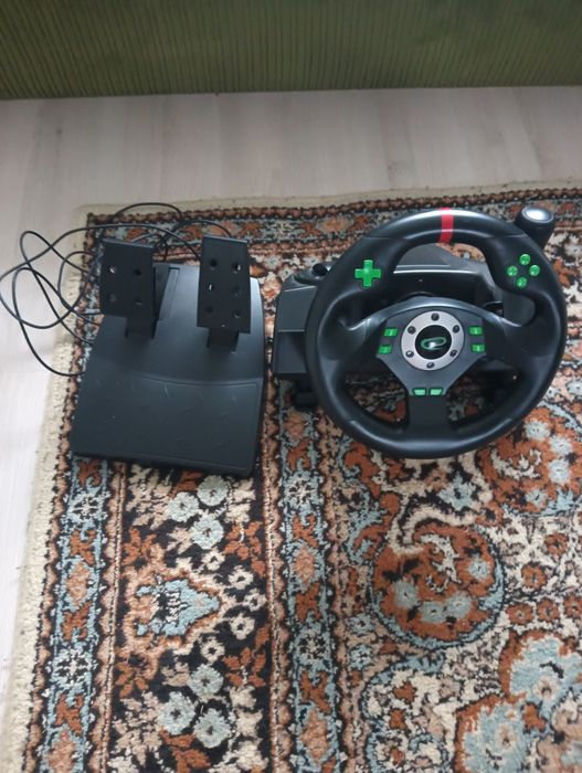 Volan gaming schimbător și pedale in stare foarte buna