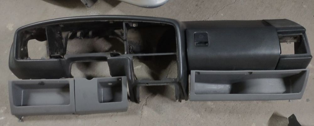 Детали / Запчасти на торпедо панель Passat B3