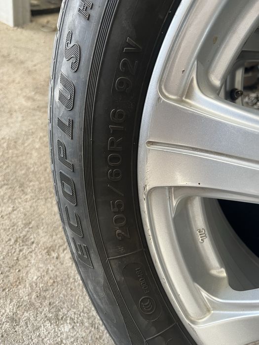 Продам шины на машину