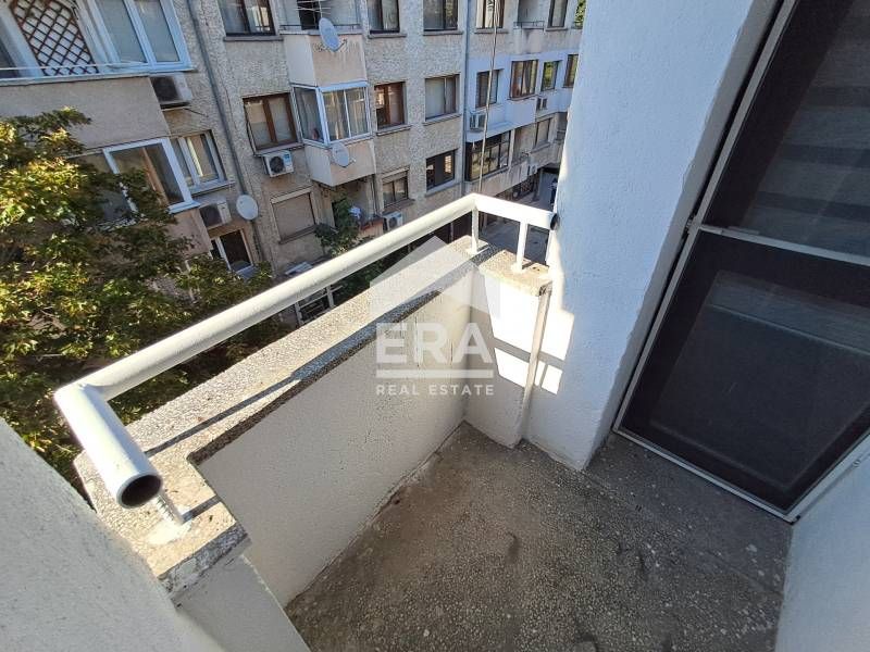 Дава се под наем Четиристаен апартамент в Варна, Лятно кино Тракия - 110 кв.м за 767 € - Снимка #6