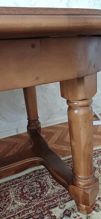 Стол деревяный, цвет ореховый