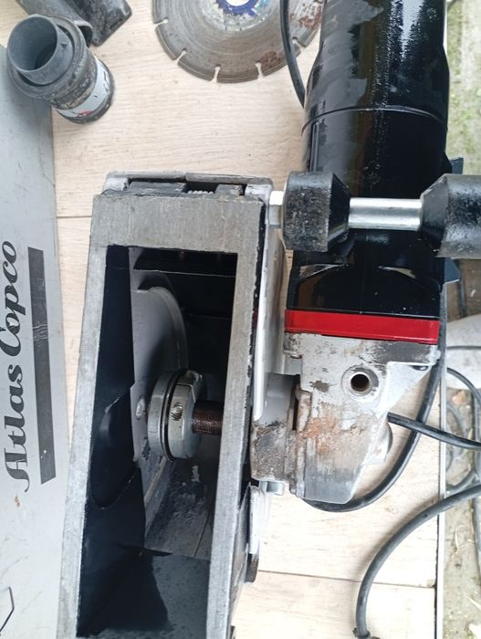 Mașina de făcut șanțuri curent