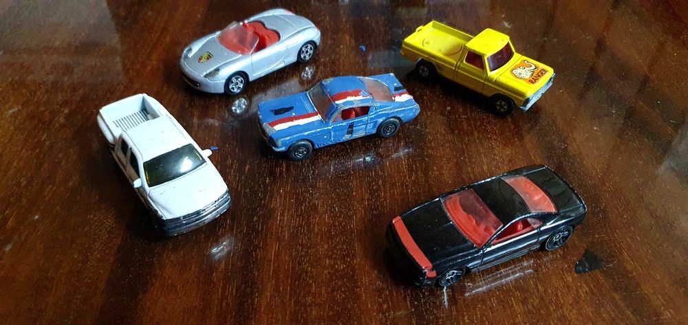 Дайкаст колички и влекачи различни мащаби марки Matchbox Corgi Burago