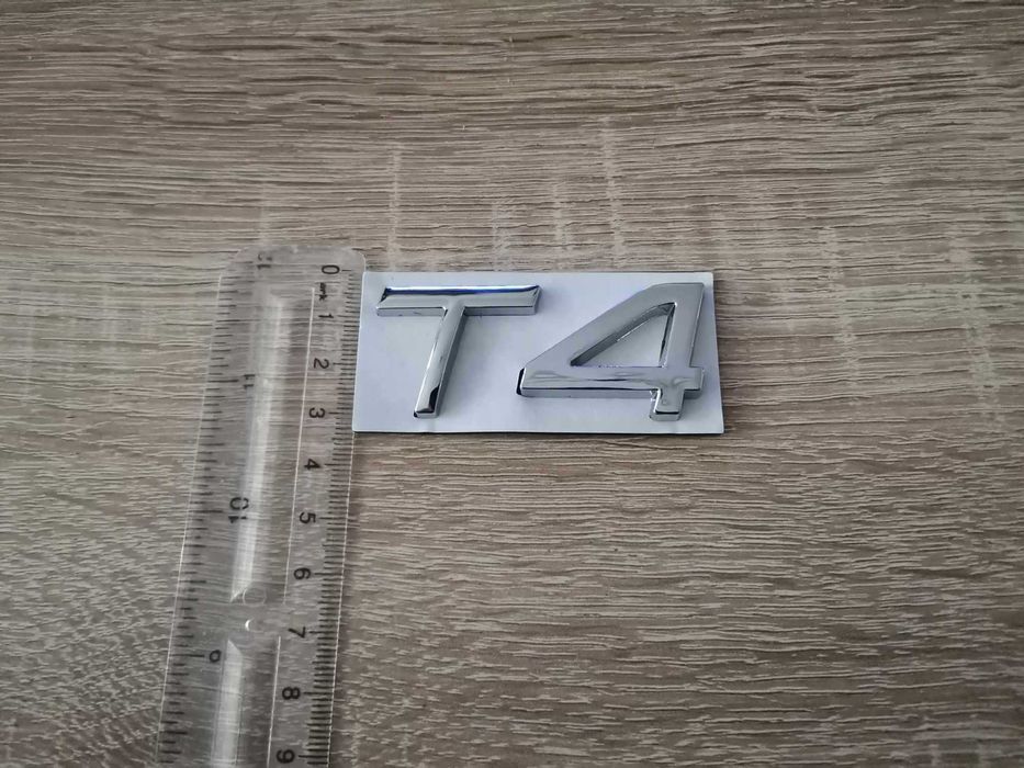 сребристи емблеми Волво Volvo T4